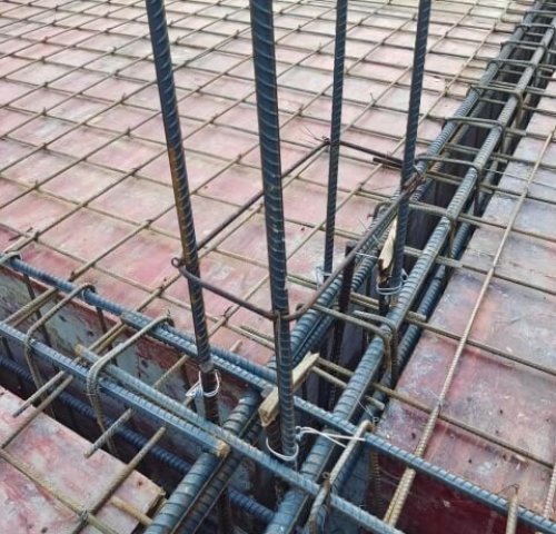 Black annealed binding wire used to tie rebar for concrete reinforcement work.